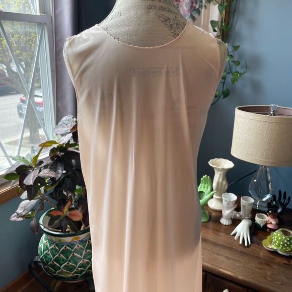 Vintage Contessa peach nylon nightgown with lace scoop neck size M - Picture 7 of 13